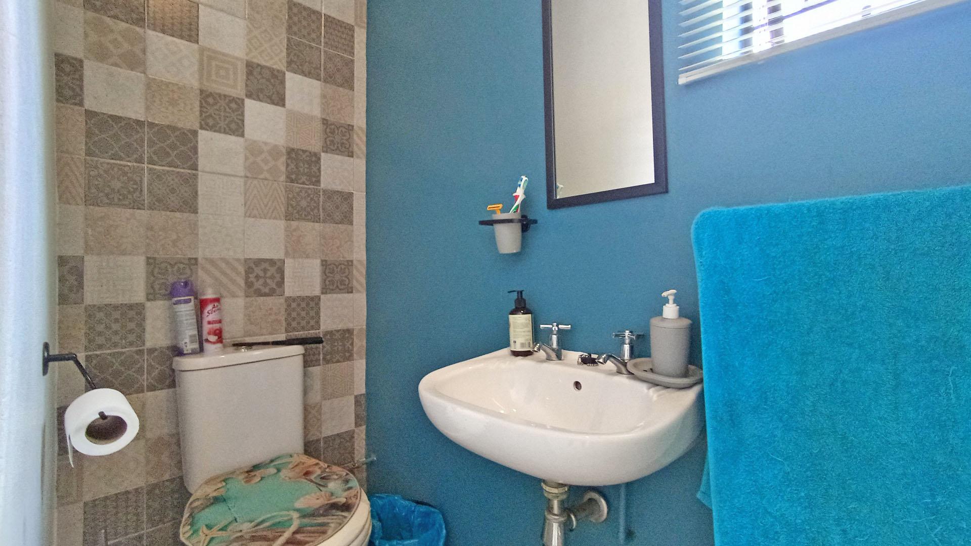 Bathroom 1 - 4 square meters of property in Umgeni Park