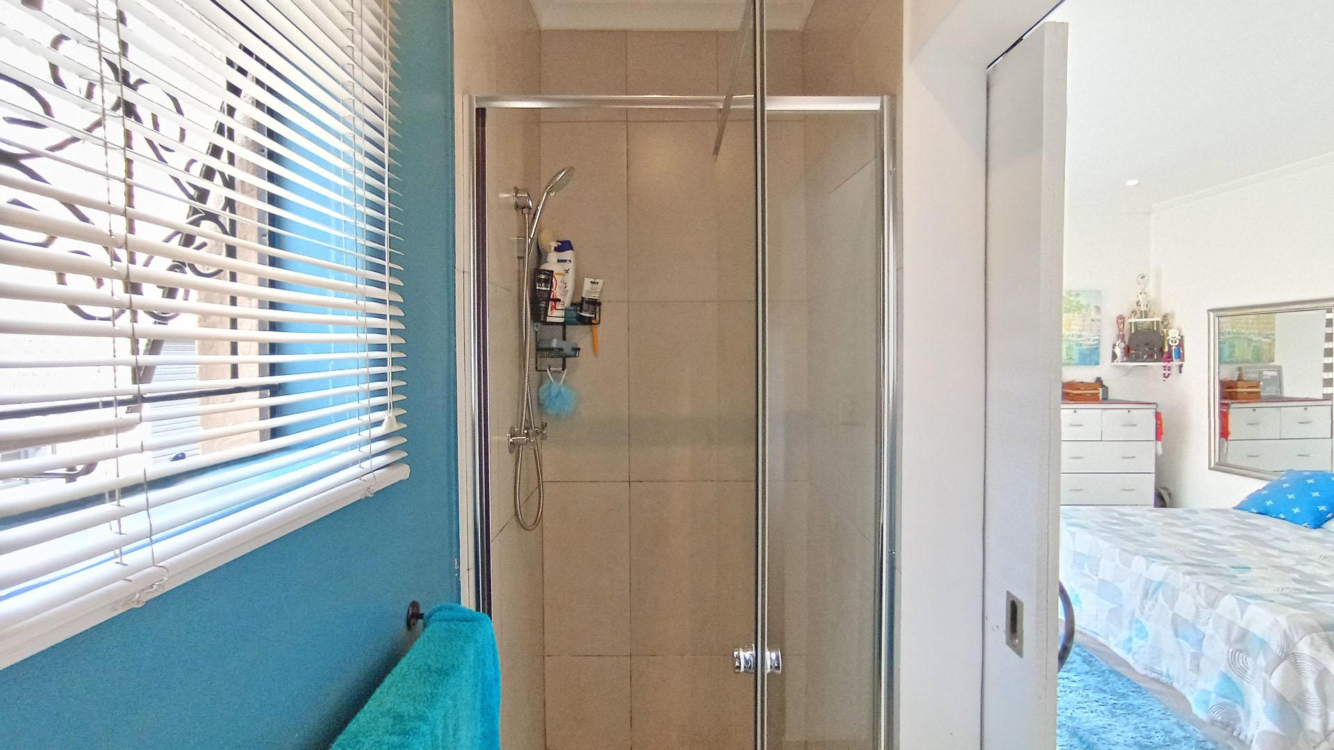 Bathroom 1 - 4 square meters of property in Umgeni Park