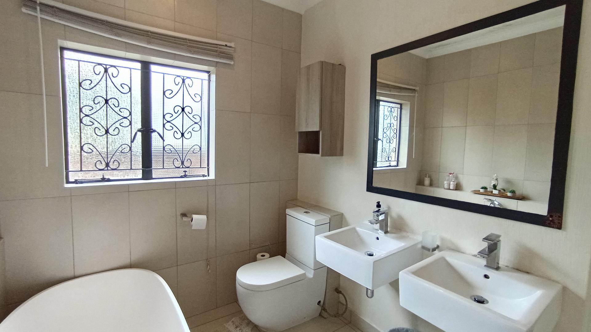 Main Bathroom - 8 square meters of property in Umgeni Park