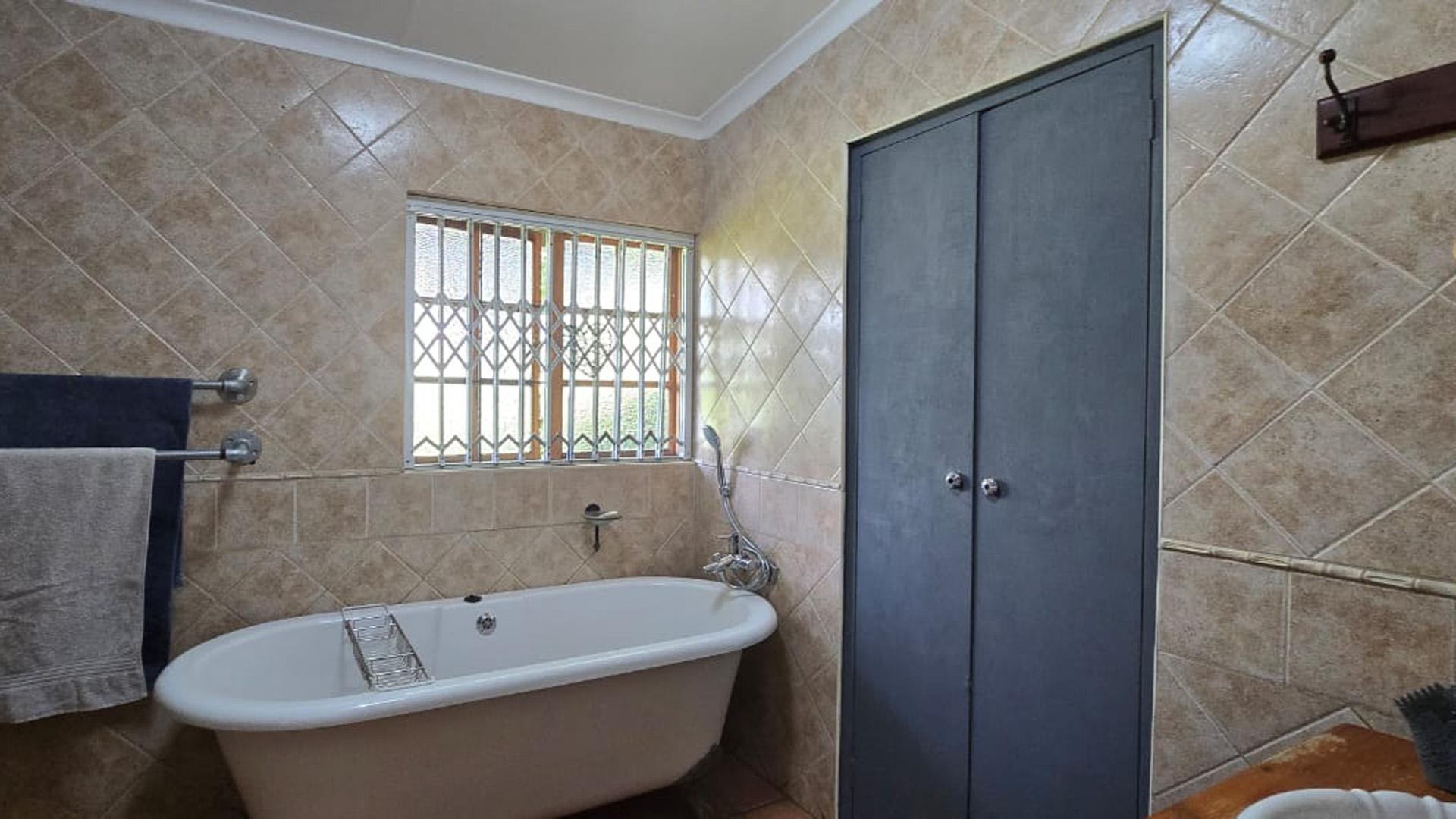 Bathroom 1 of property in Middelburg - MP