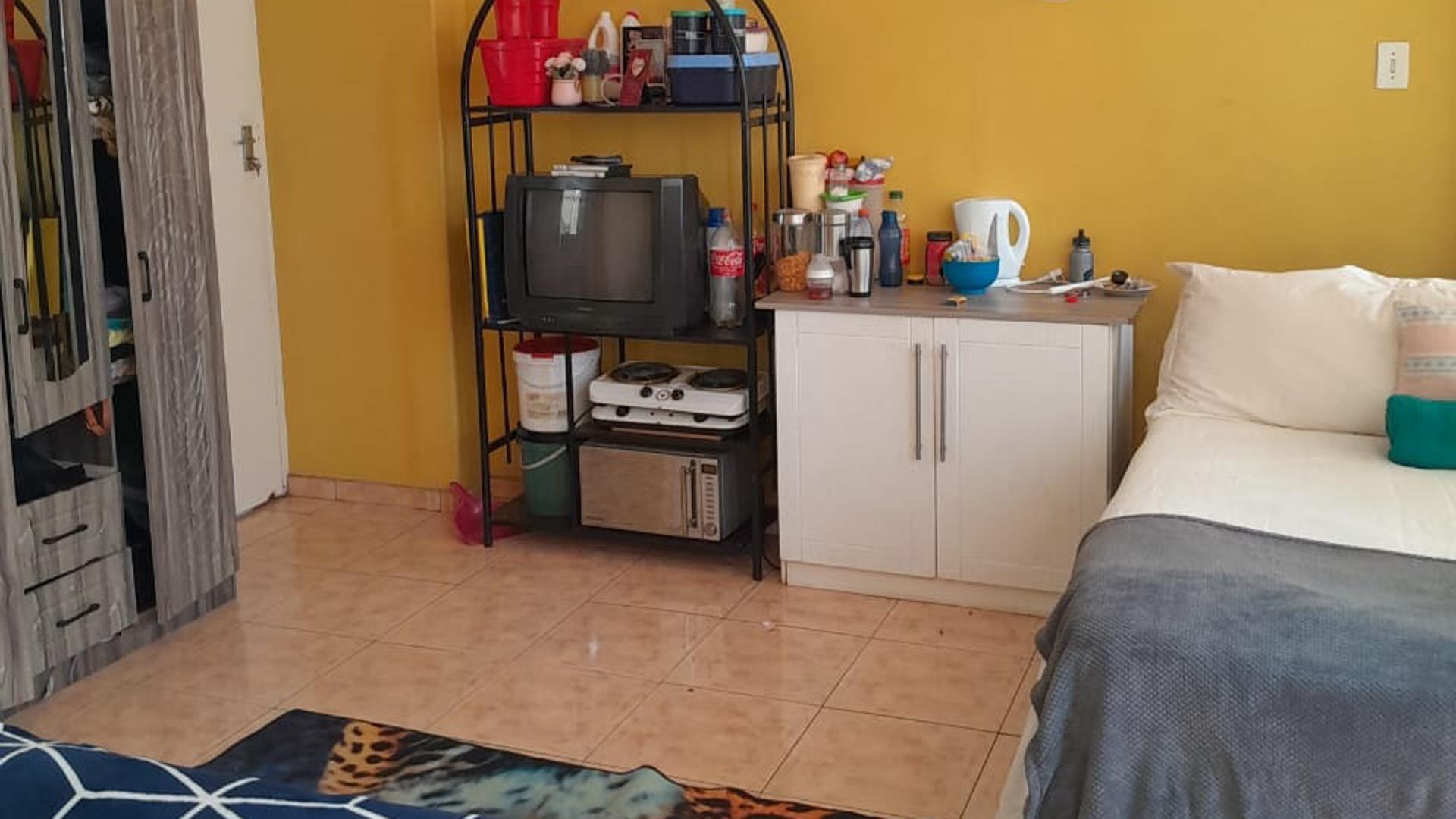 Lounges of property in Hillbrow