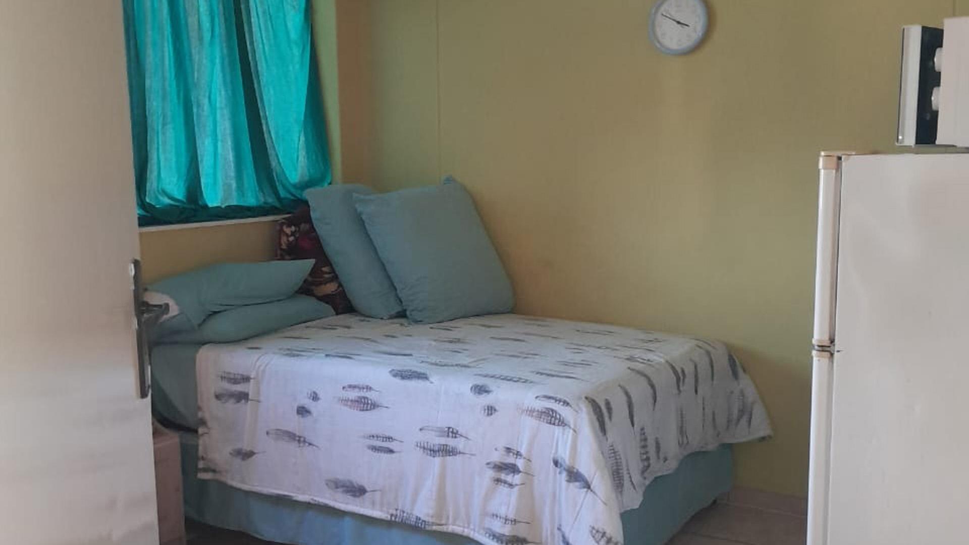 Bed Room 1 of property in Hillbrow