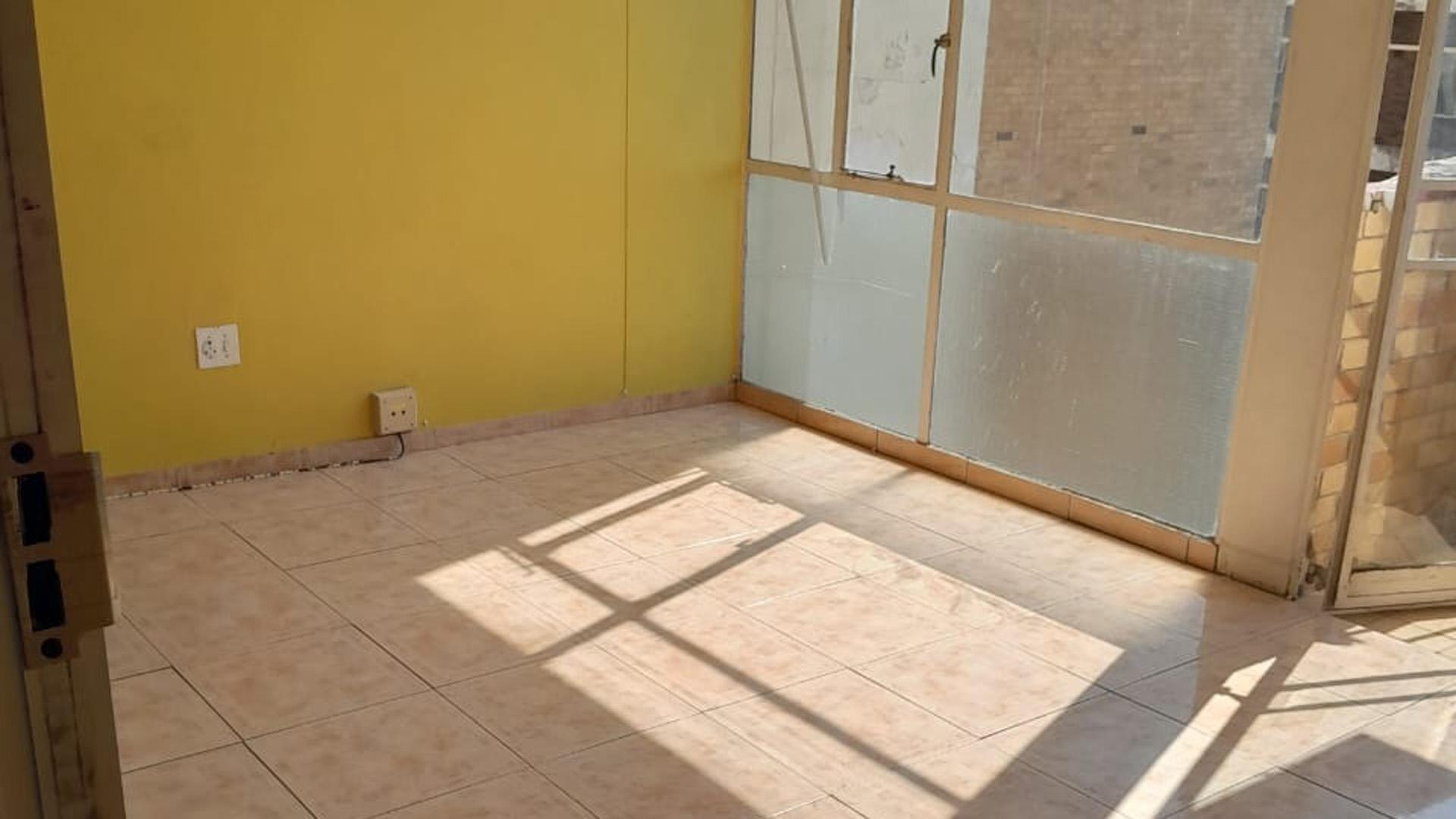 Bed Room 2 of property in Hillbrow