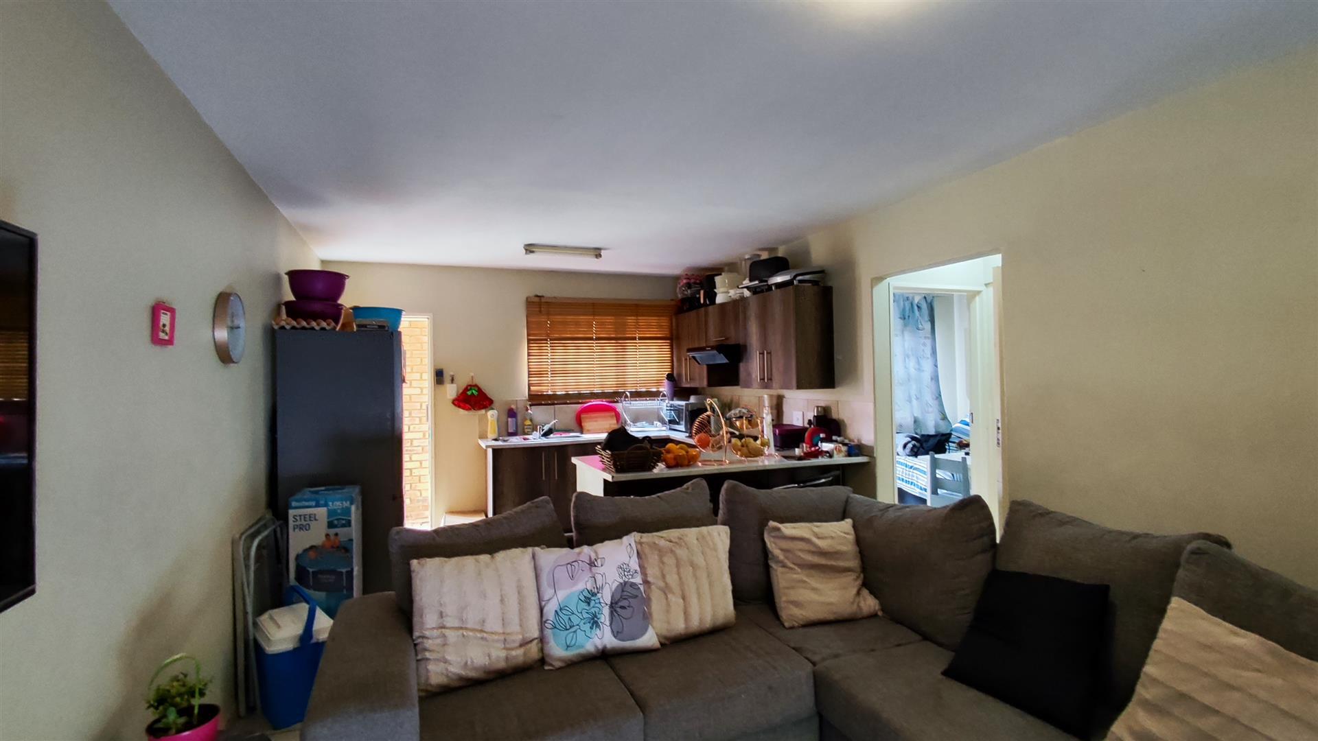 Lounges - 15 square meters of property in Witfield