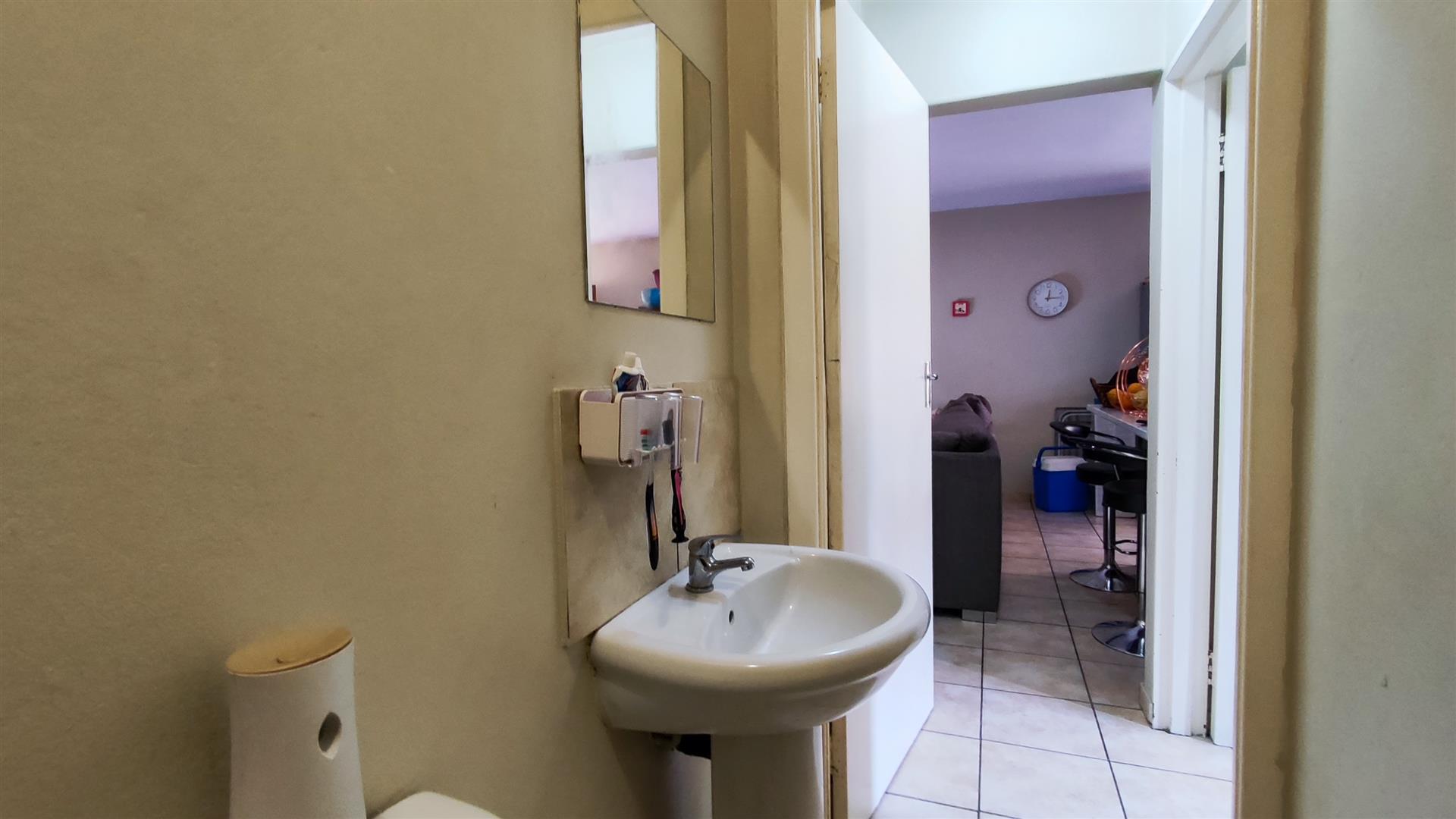 Bathroom 1 - 4 square meters of property in Witfield