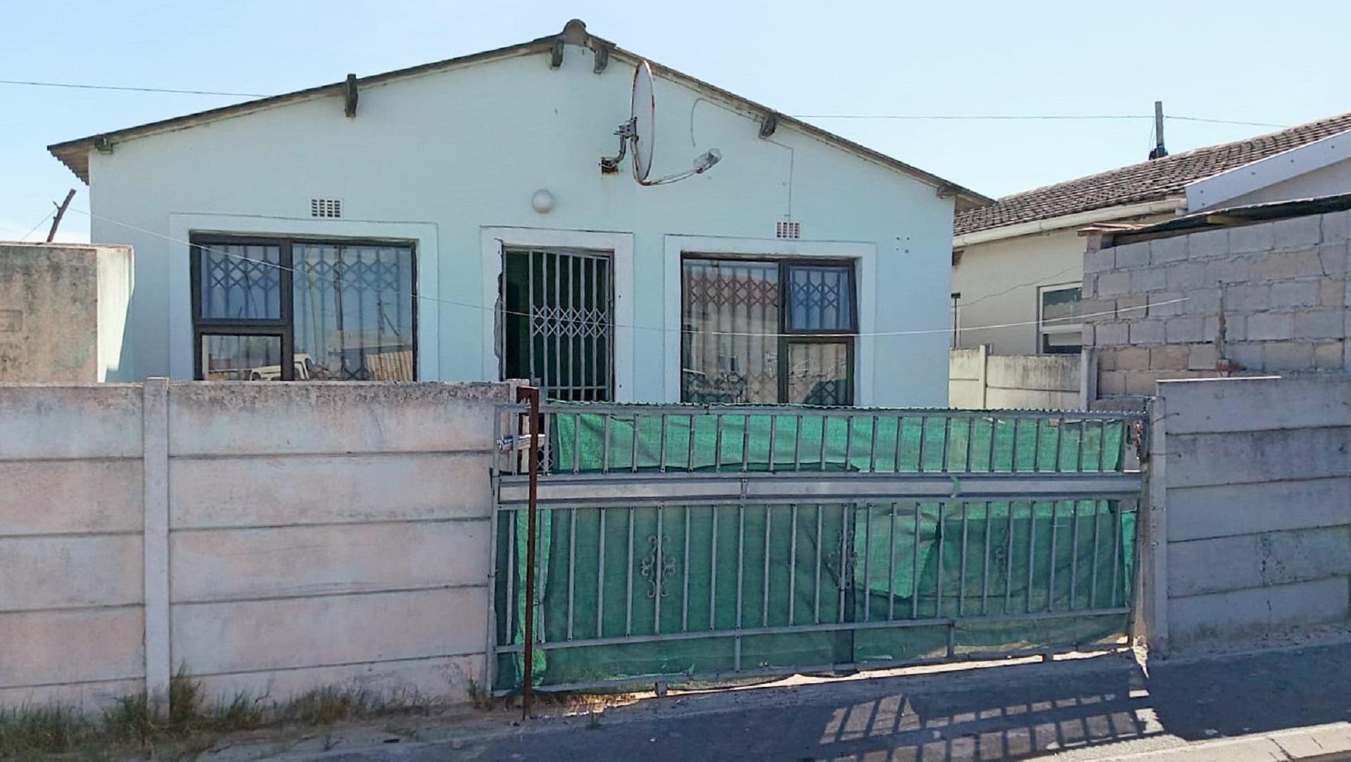 Front View of property in Mandelapark