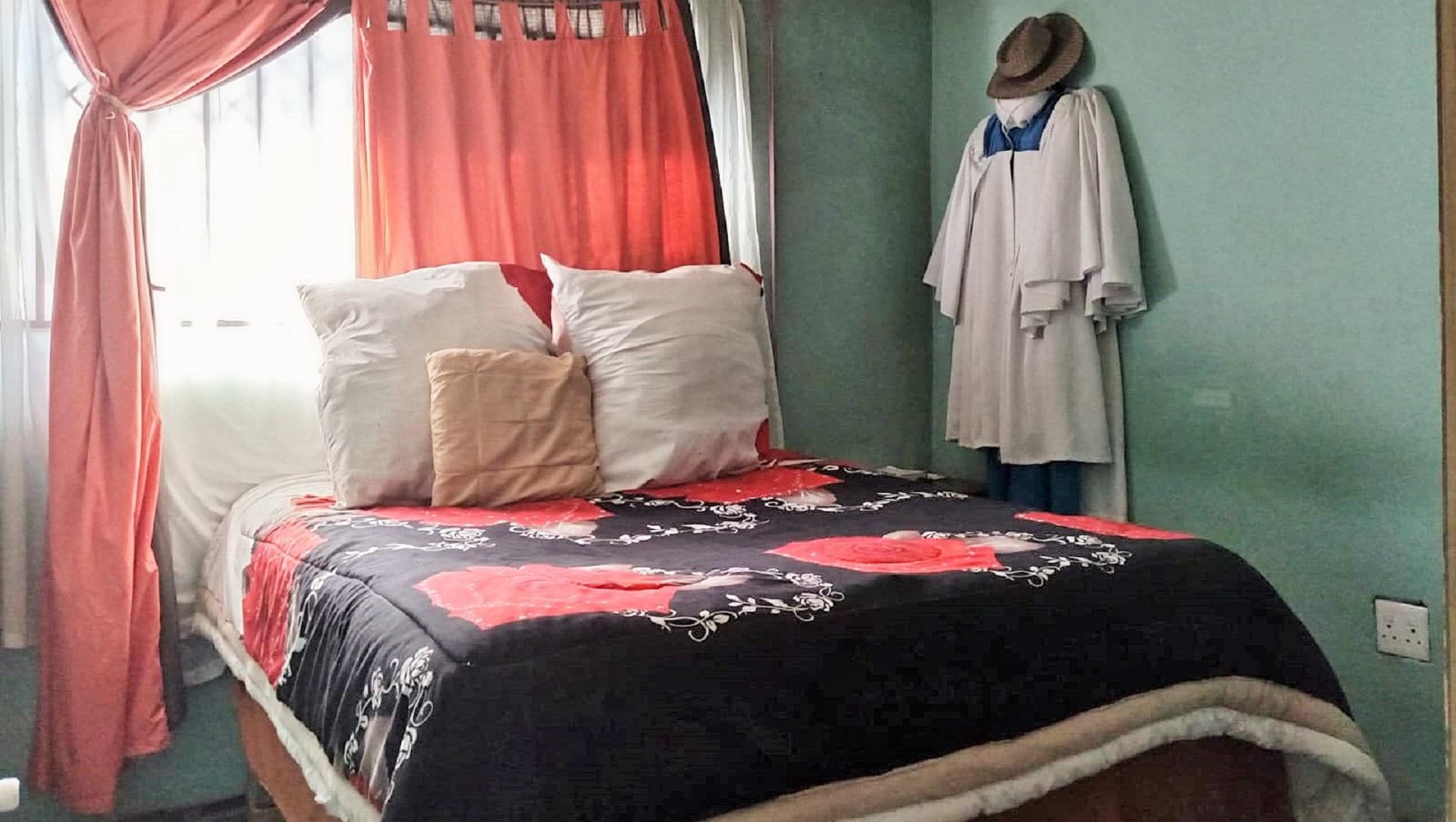 Bed Room 1 of property in Mandelapark