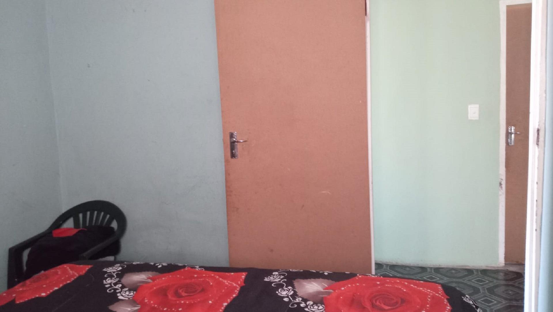 Bed Room 1 of property in Mandelapark