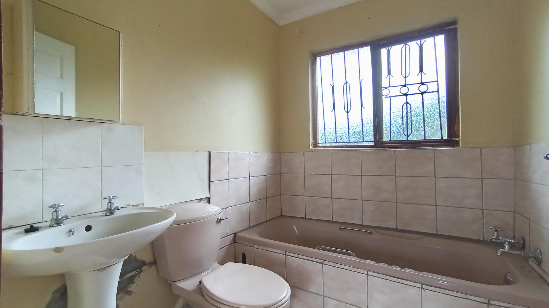 Bathroom 1 - 5 square meters of property in Ramsgate