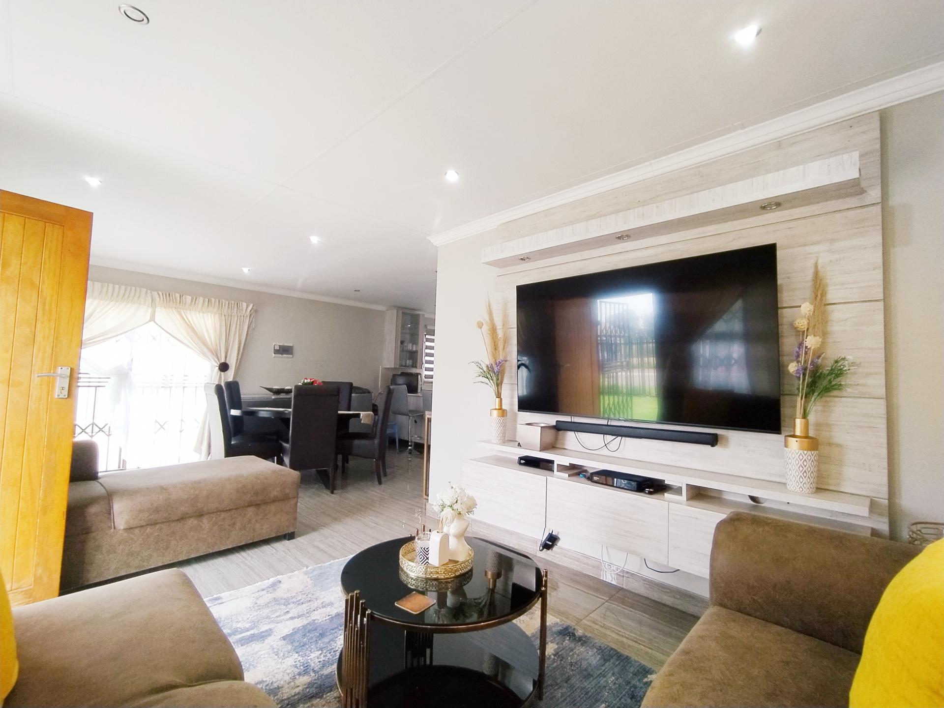 Lounges of property in Heidedal