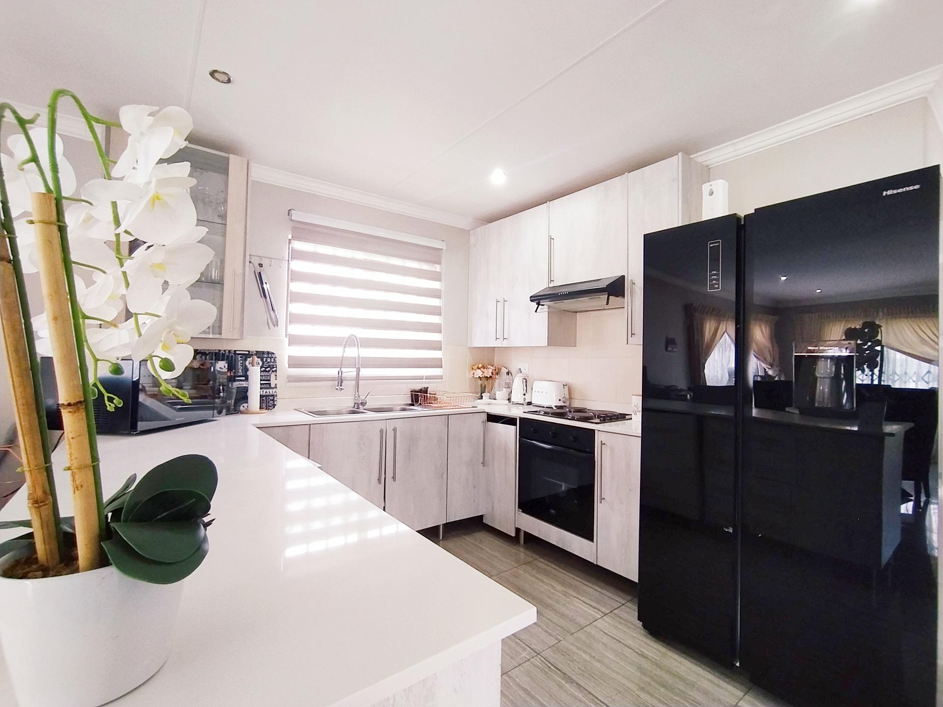 Kitchen of property in Heidedal