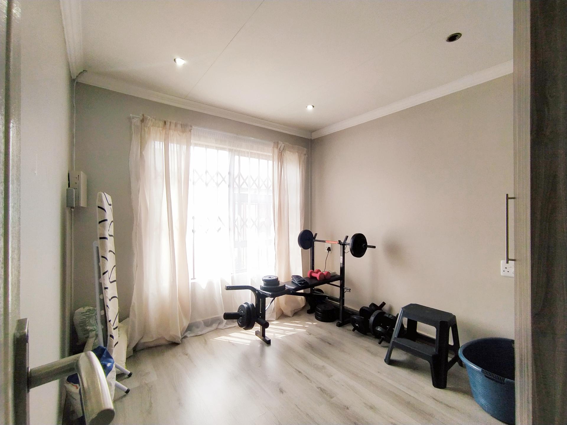 Bed Room 2 of property in Heidedal