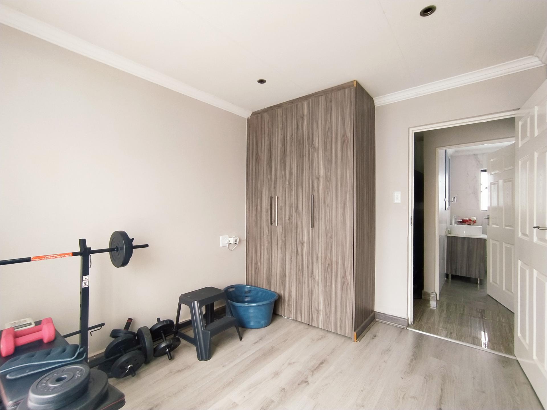 Bed Room 2 of property in Heidedal