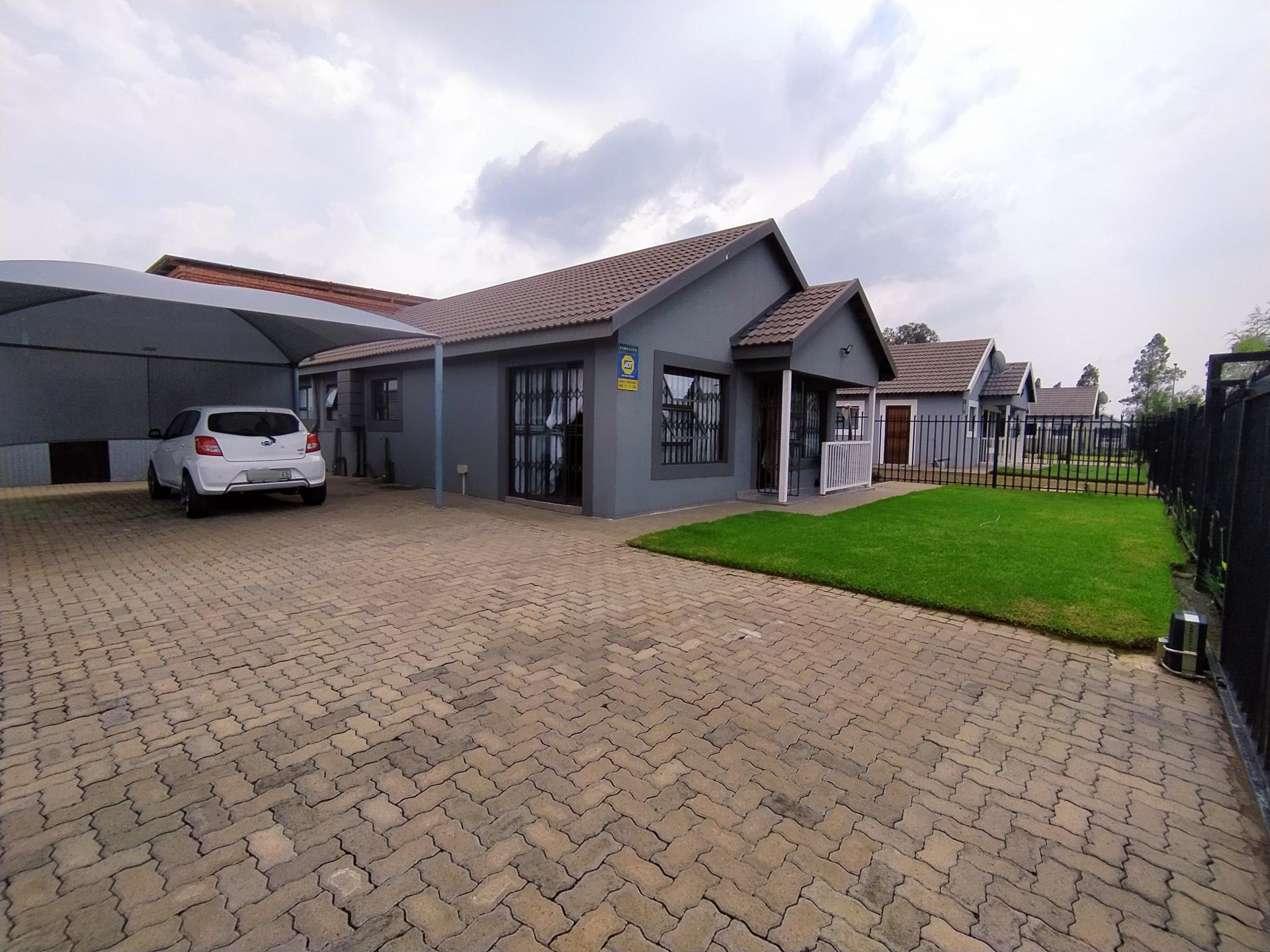Front View of property in Heidedal