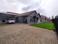 Front View of property in Heidedal
