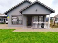 Front View of property in Heidedal