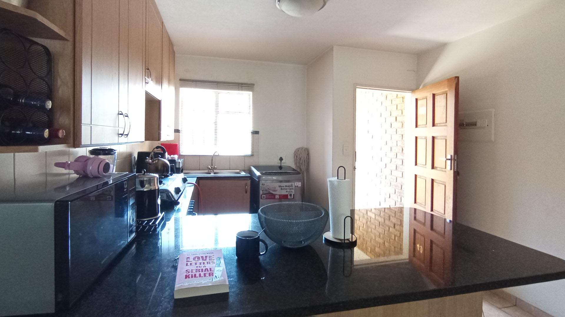 Kitchen - 11 square meters of property in Theresapark