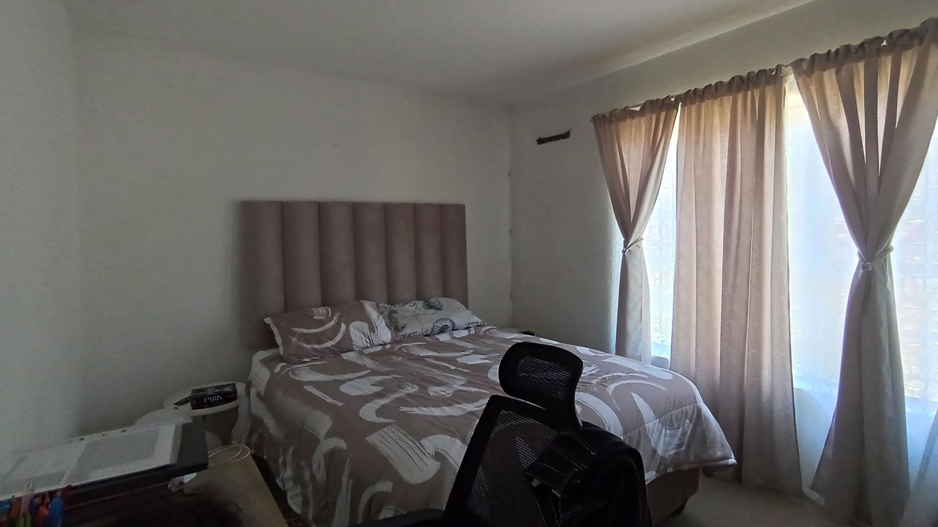 Bed Room 2 - 9 square meters of property in Theresapark