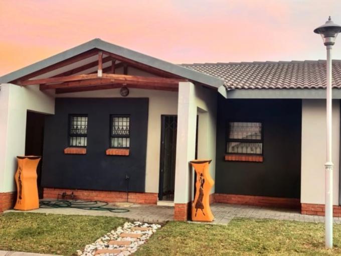 3 Bedroom Simplex for Sale For Sale in Waterval East - MR661105