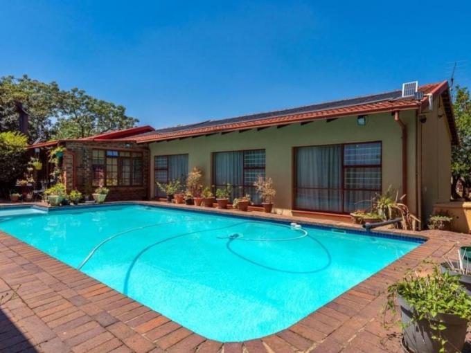 4 Bedroom House for Sale For Sale in Mulbarton - MR661108