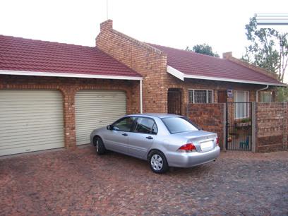 3 Bedroom Simplex for Sale and to Rent For Sale in Garsfontein - Home Sell - MR66127