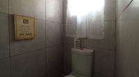 Main Bathroom - 11 square meters of property in Daspoort