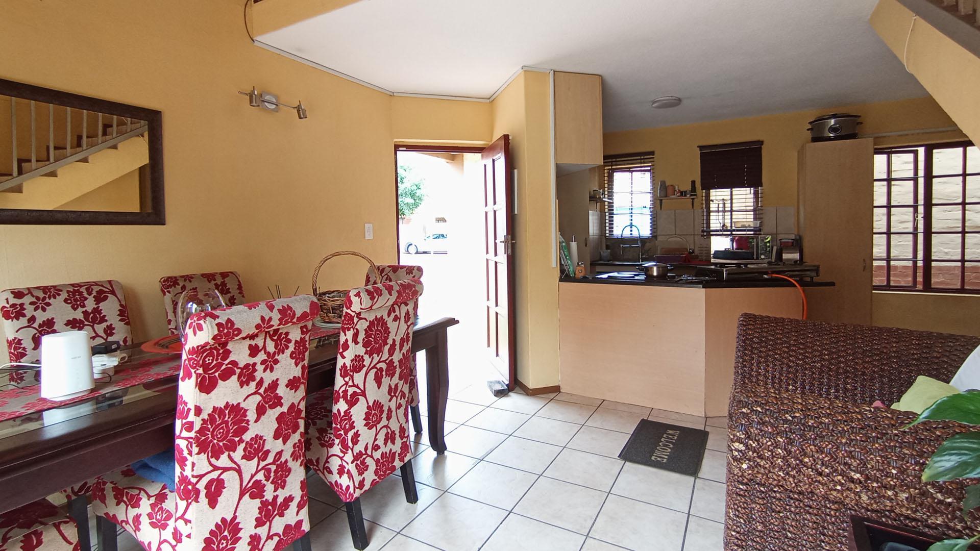 Dining Room - 16 square meters of property in Equestria