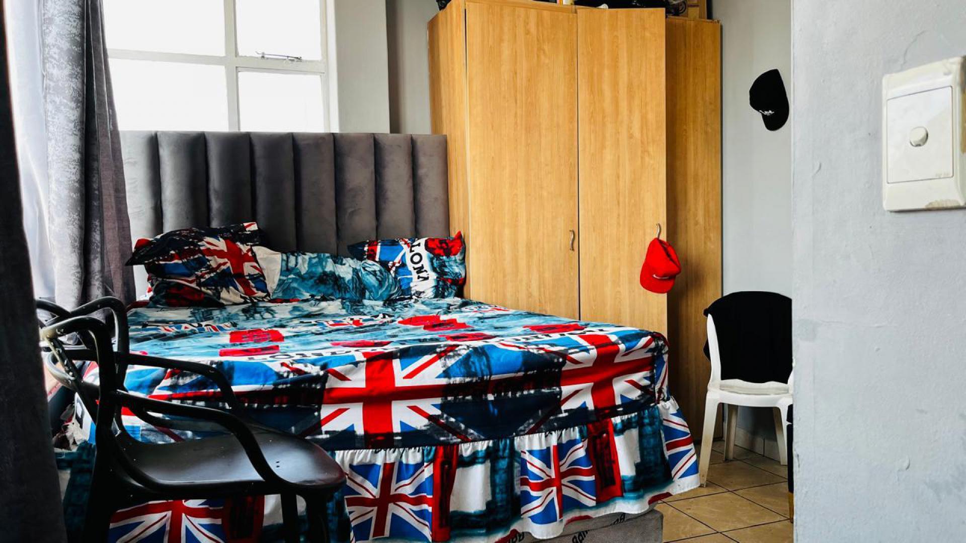 Bed Room 1 of property in Ferndale - JHB