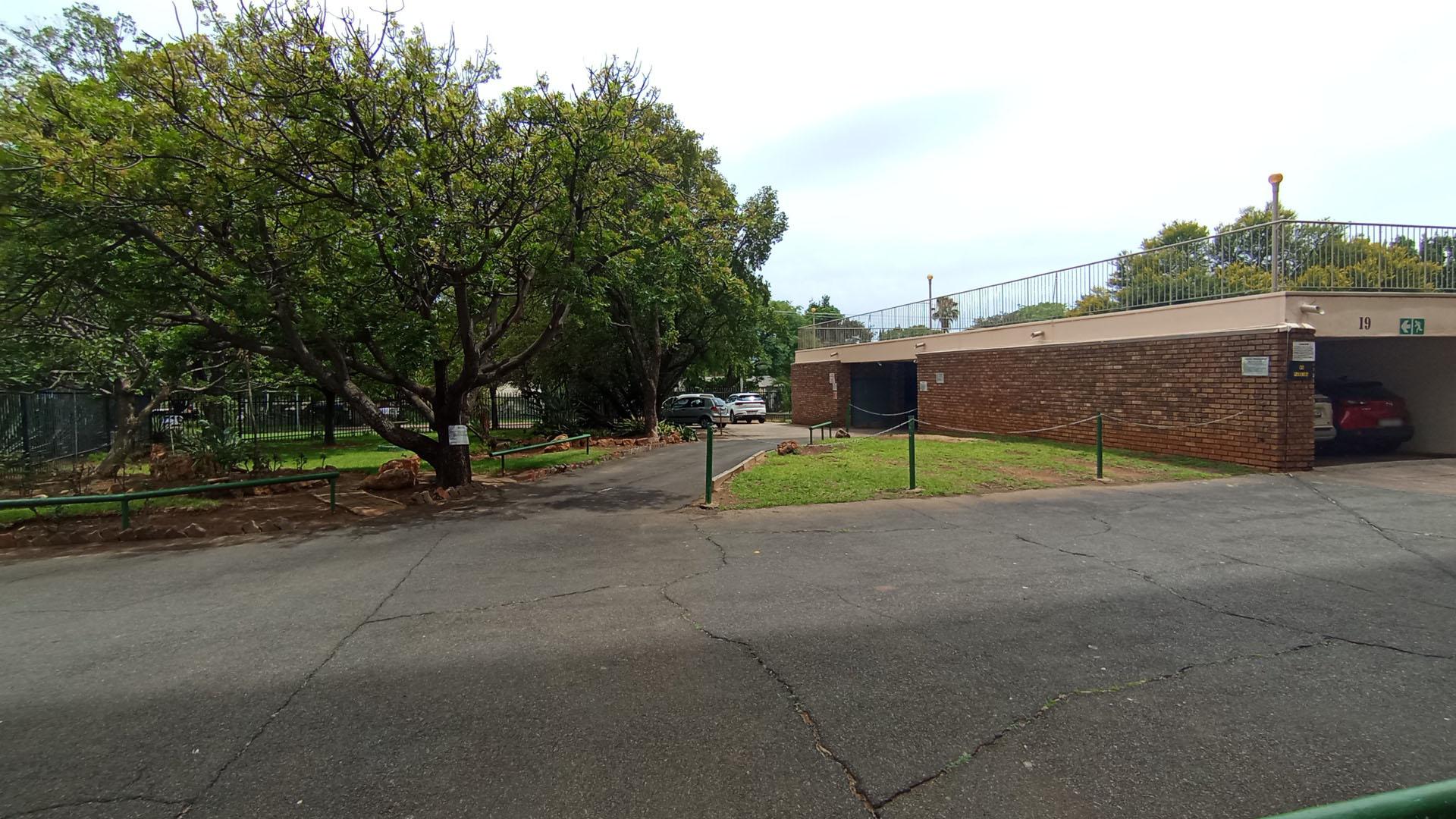 Front View of property in Weavind Park