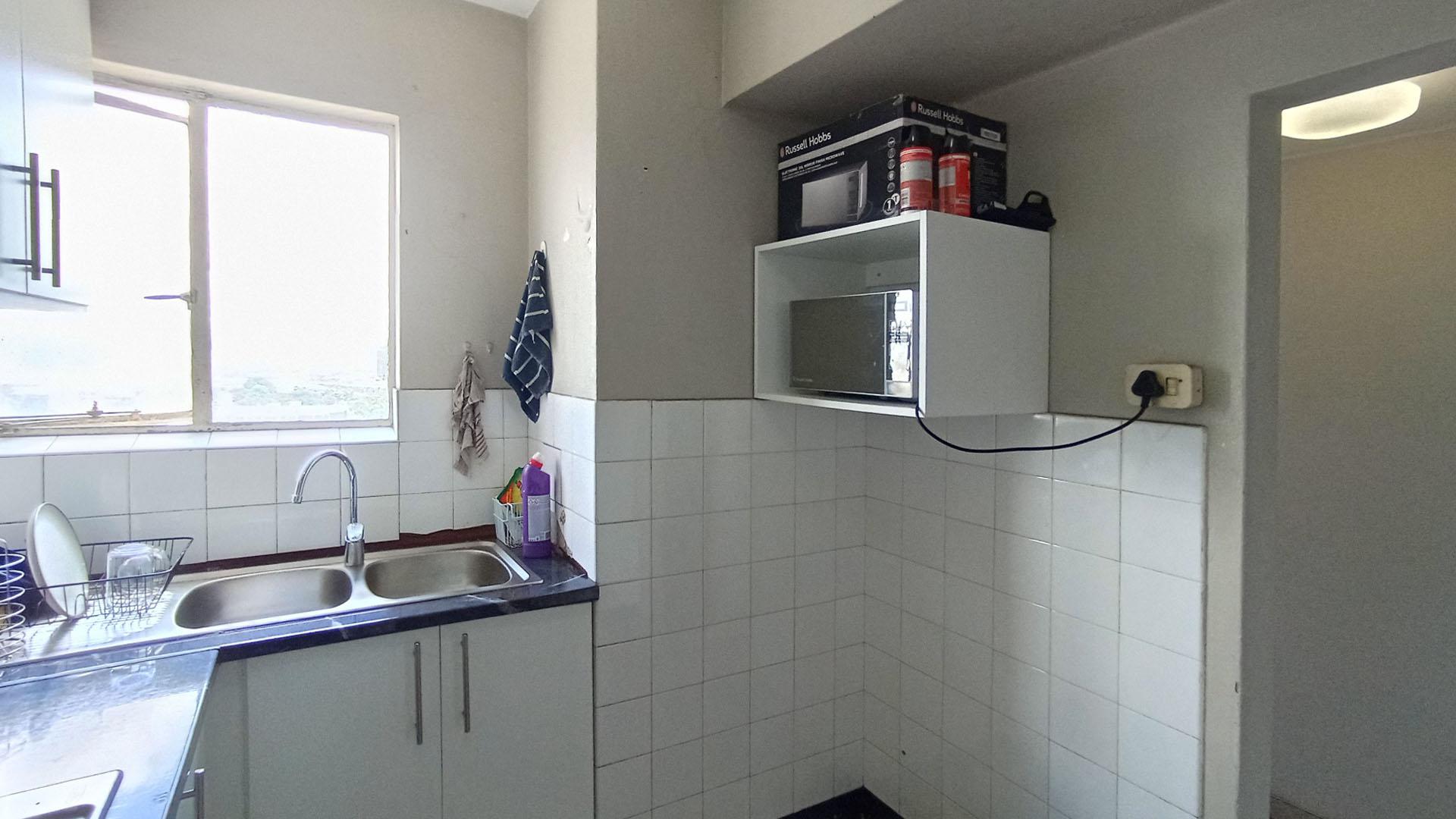 Kitchen - 8 square meters of property in Durban Central