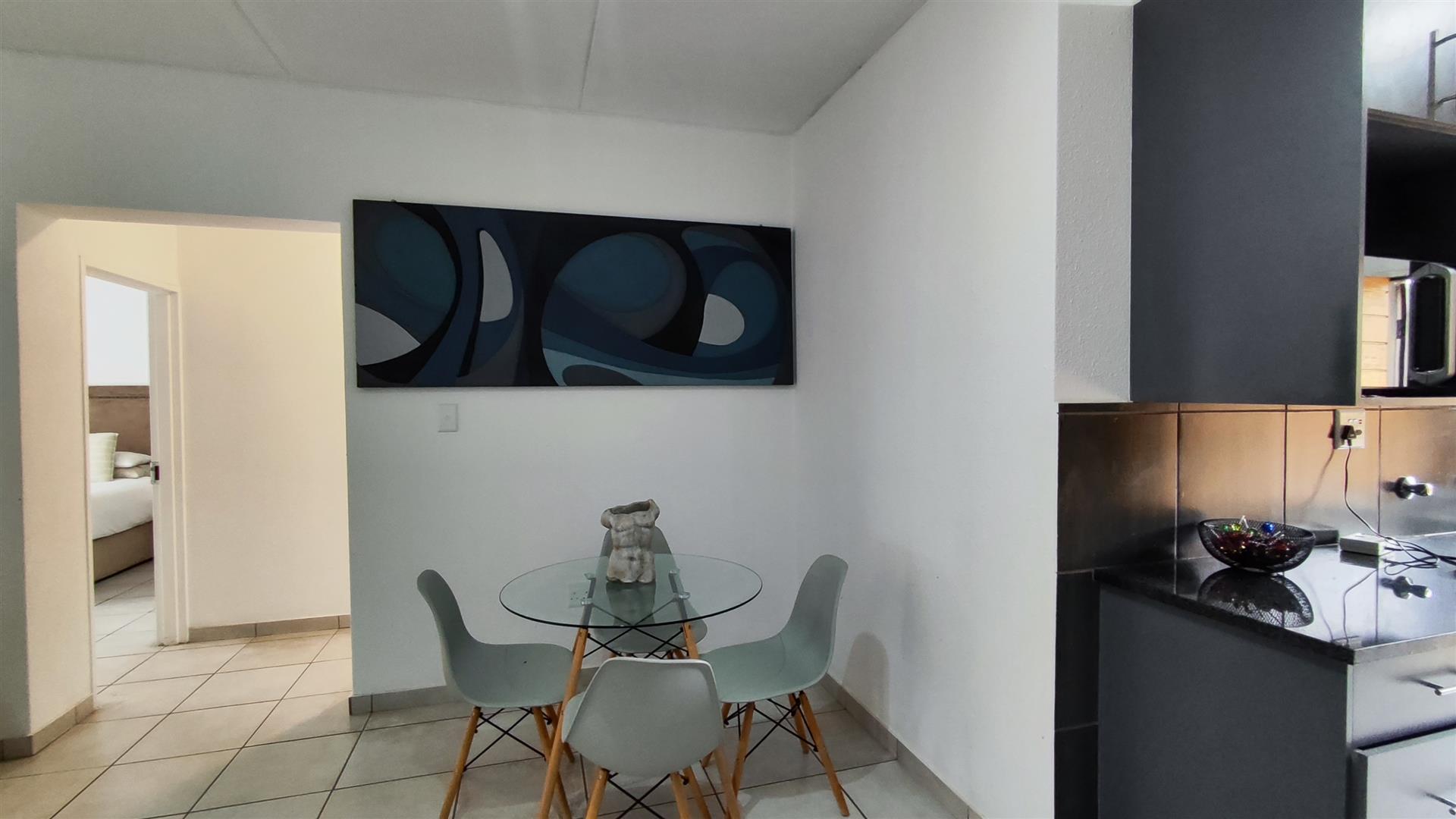 Dining Room - 11 square meters of property in Ravenswood