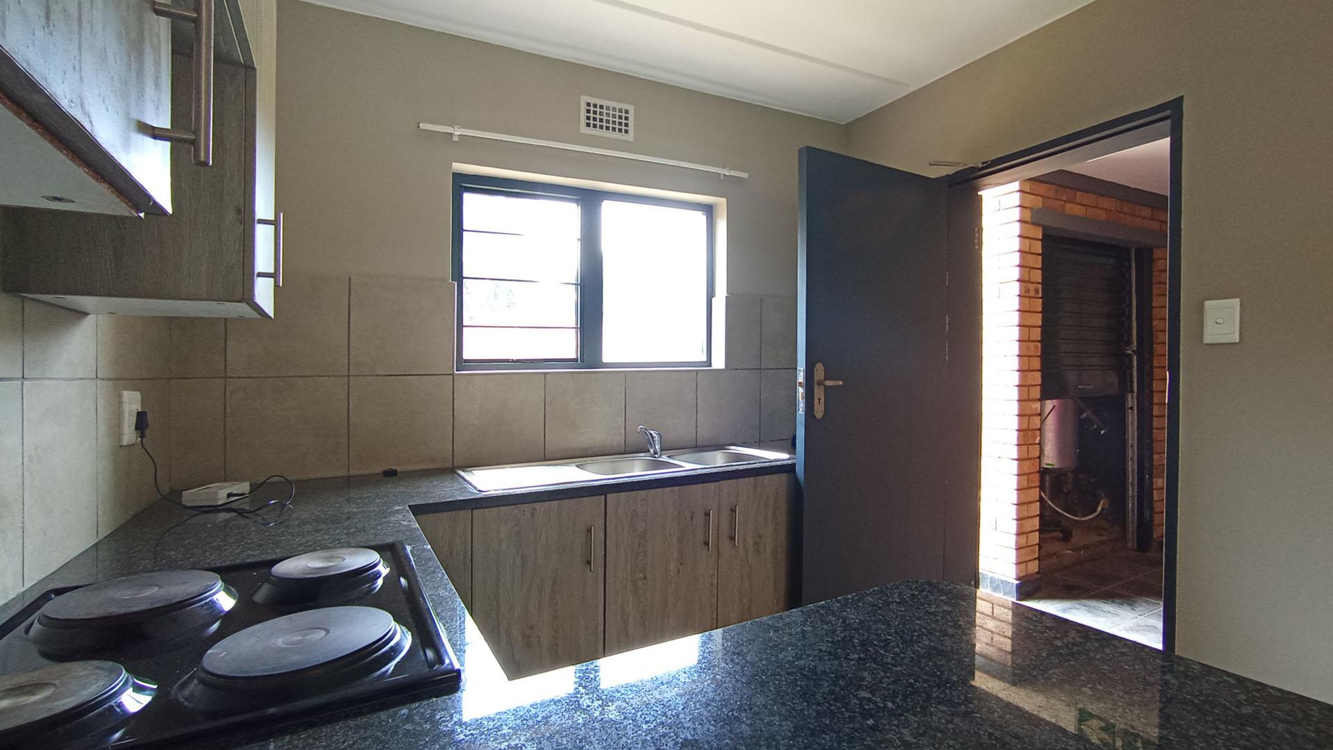 Kitchen - 7 square meters of property in La Montagne