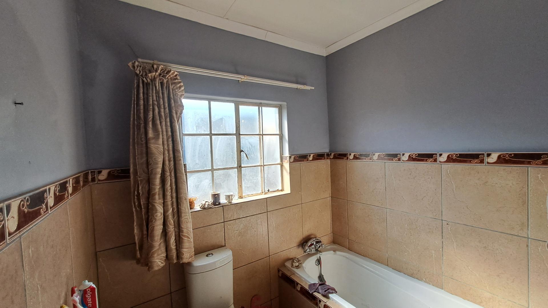 Bathroom 2 of property in Heidelberg - GP
