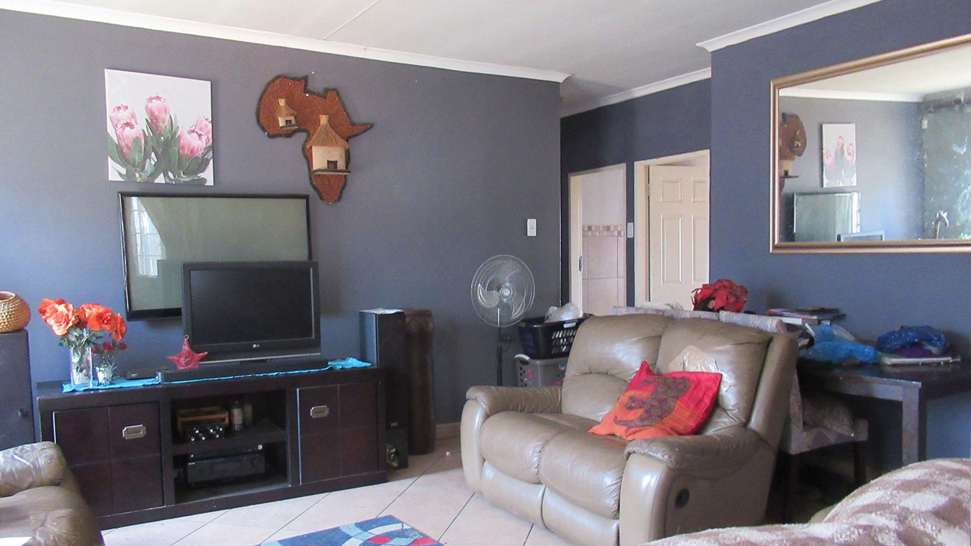 Lounges - 26 square meters of property in Heidelberg - GP