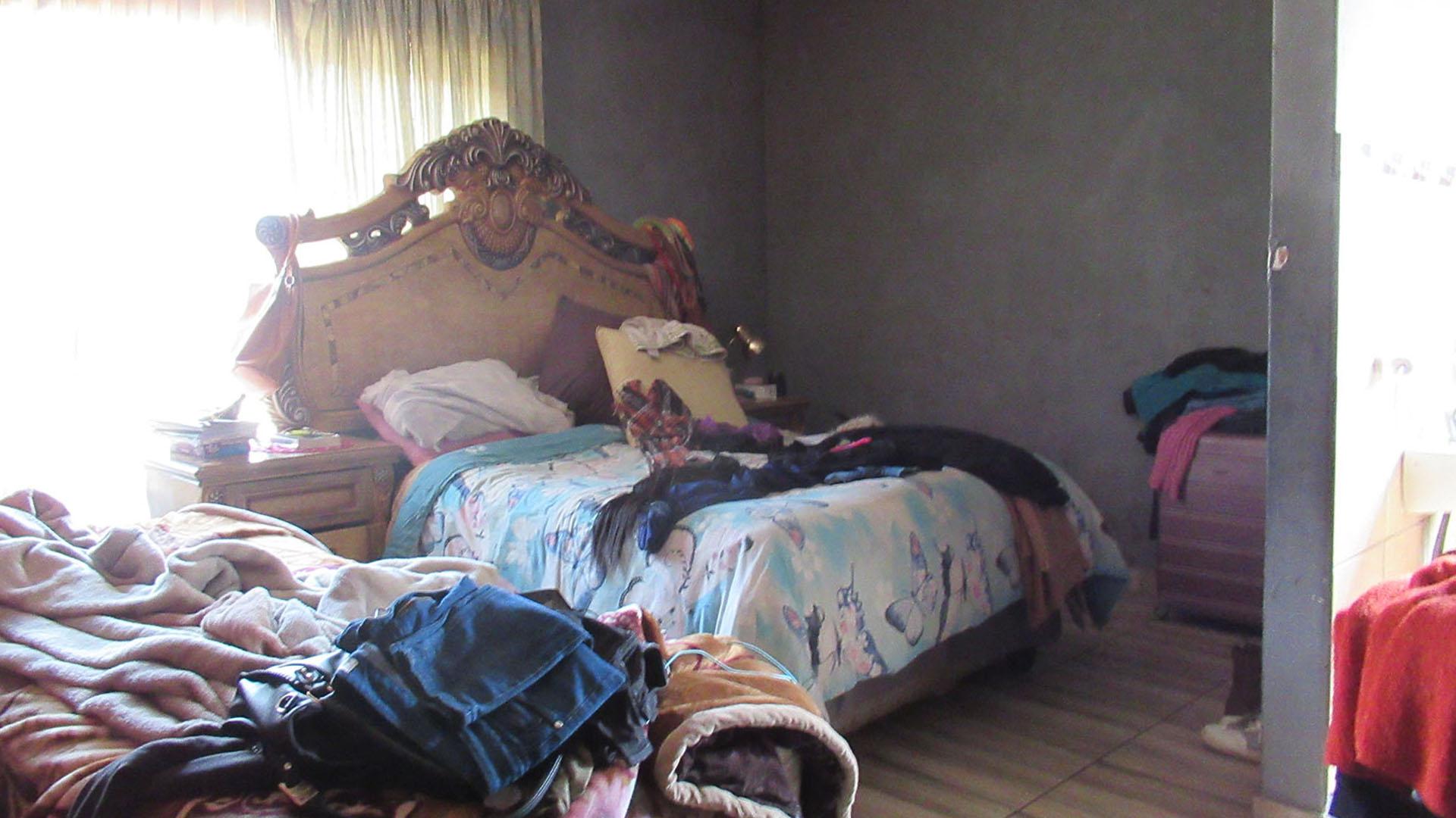 Main Bedroom - 24 square meters of property in Heidelberg - GP