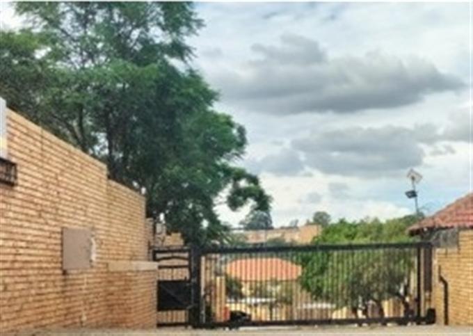 Standard Bank SIE Sale In Execution Sectional Title for Sale in Groblerpark - MR662115