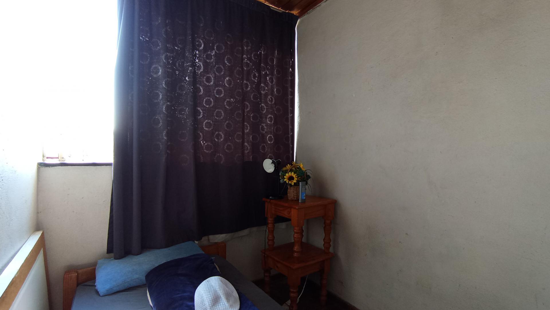 Spaces - 9 square meters of property in Windsor West