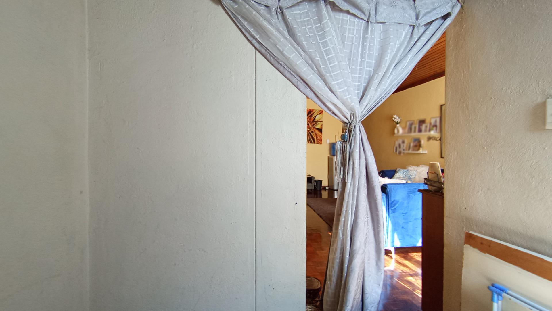 Spaces - 9 square meters of property in Windsor West