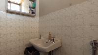 Bathroom 1 - 5 square meters of property in Windsor West