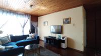 Lounges - 24 square meters of property in Windsor West