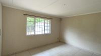 Main Bedroom - 18 square meters of property in Escombe 