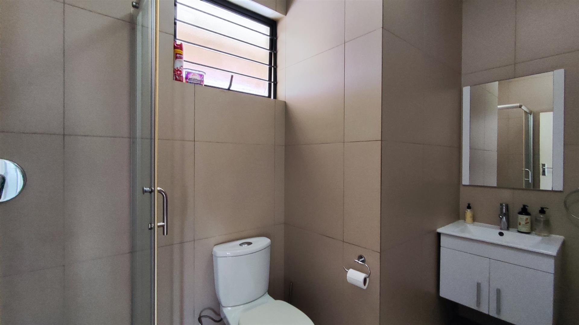 Bathroom 1 - 7 square meters of property in Lilianton