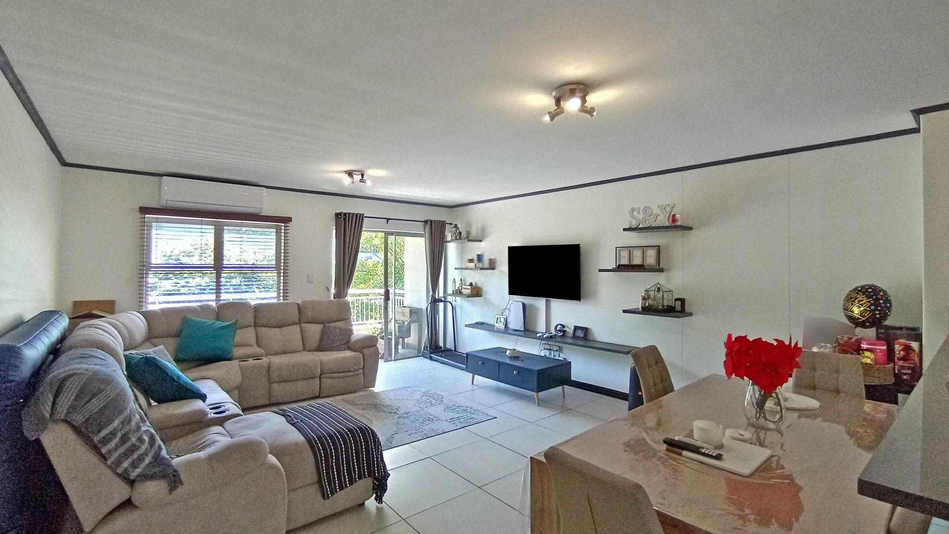 Lounges - 41 square meters of property in Umhlanga Rocks