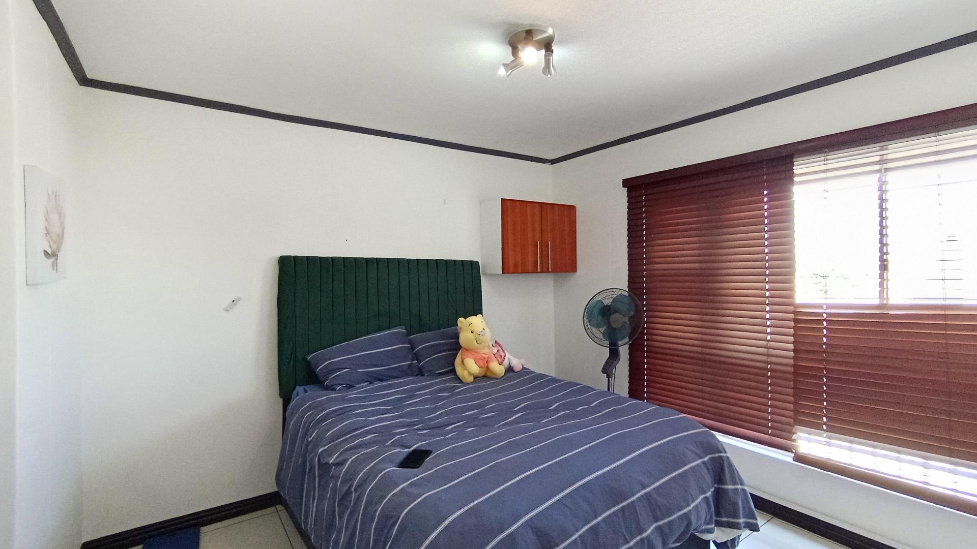 Bed Room 1 - 17 square meters of property in Umhlanga Rocks