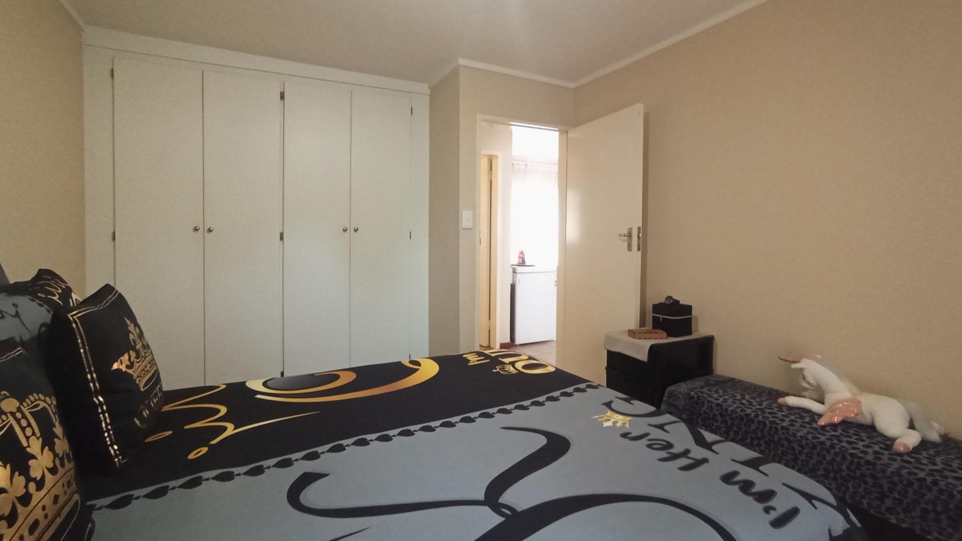 Bed Room 1 - 16 square meters of property in The Reeds