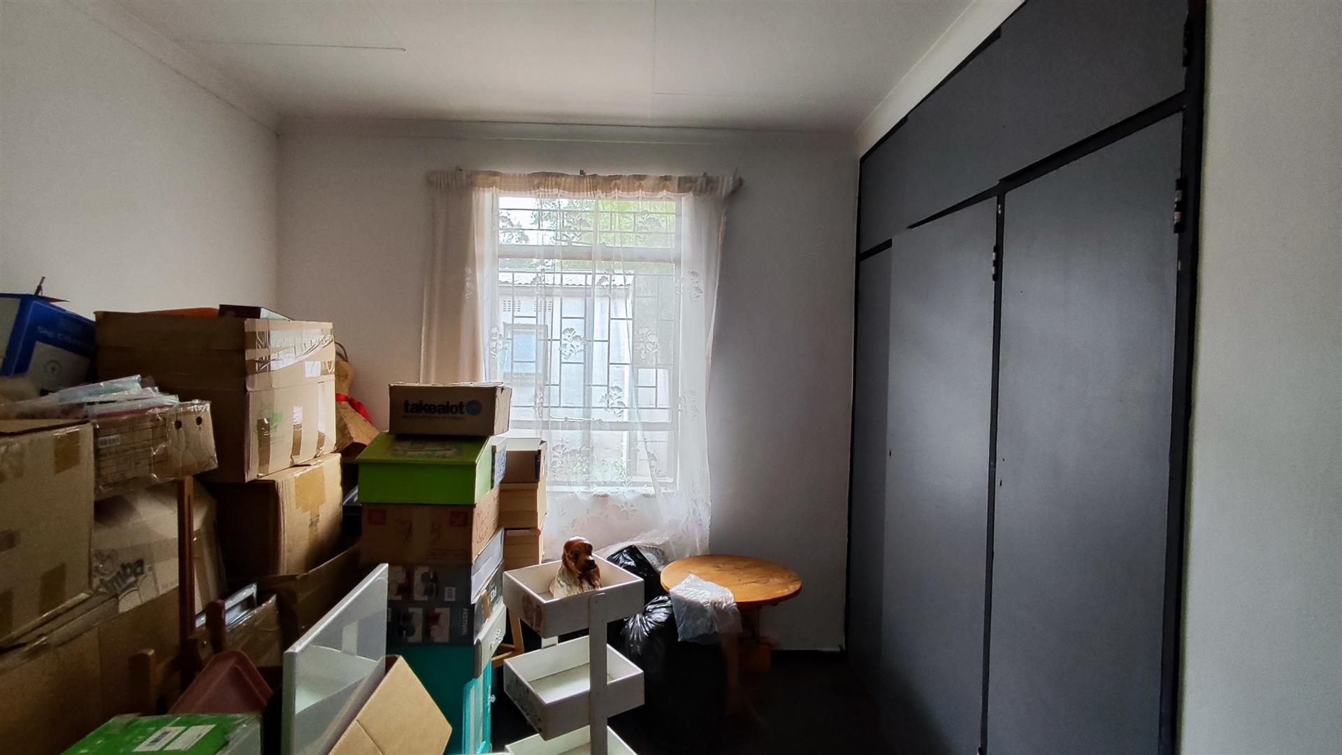 Bed Room 1 - 16 square meters of property in Sasolburg