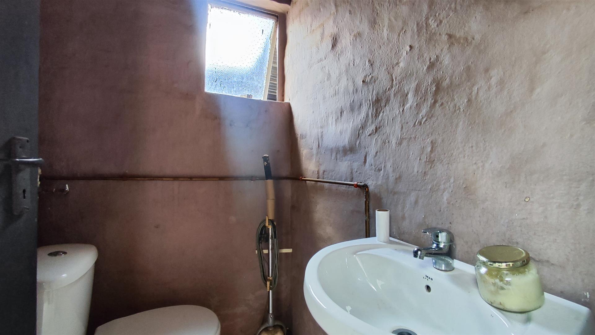 Staff Bathroom - 3 square meters of property in Sasolburg