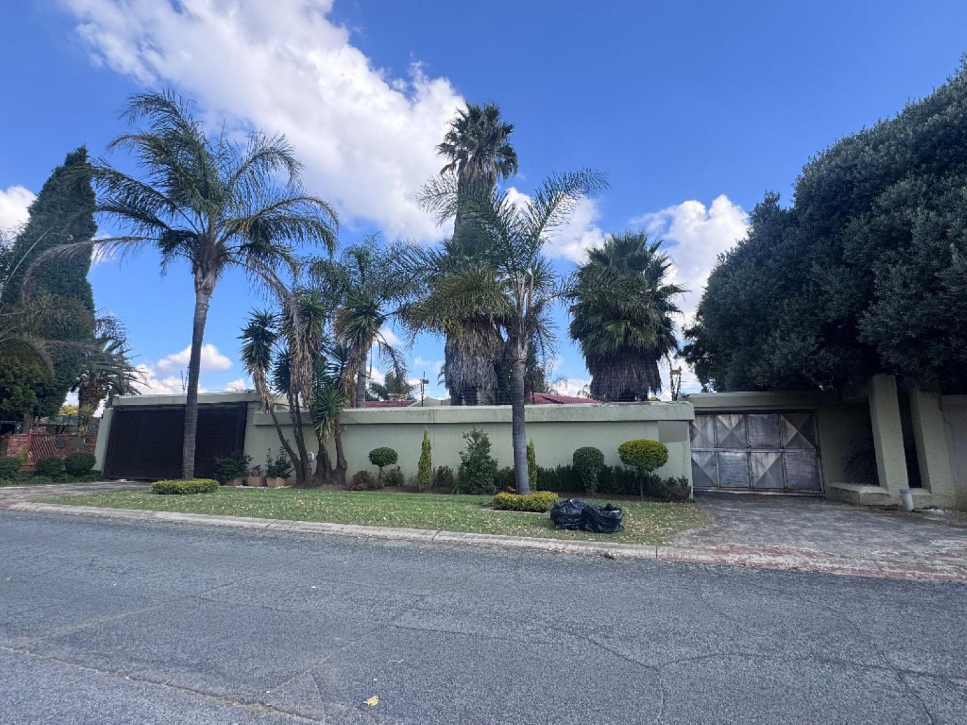 Front View of property in Sunward park