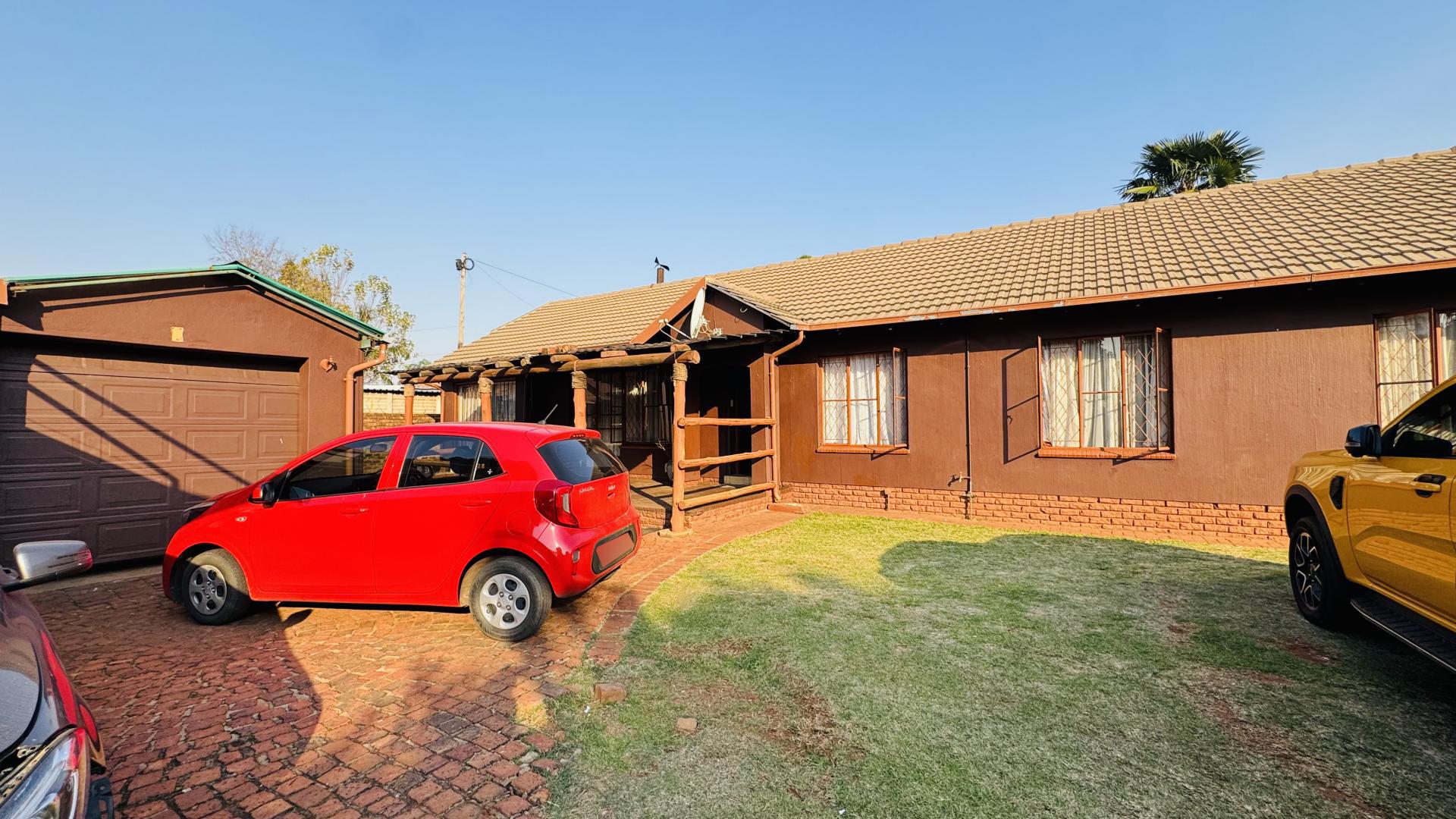 Front View of property in The Orchards