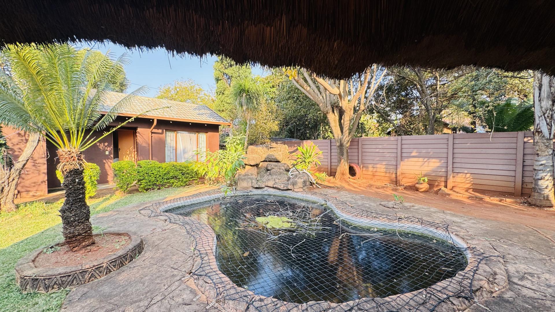 Swimming Pool of property in The Orchards